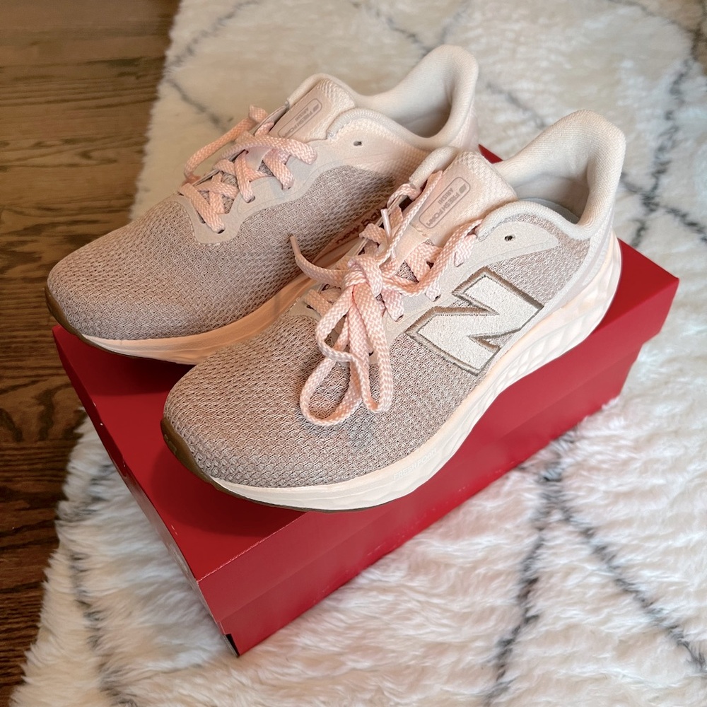 New Balance Fresh Foam Arishi sneakers, brand new never worn, size 7.5